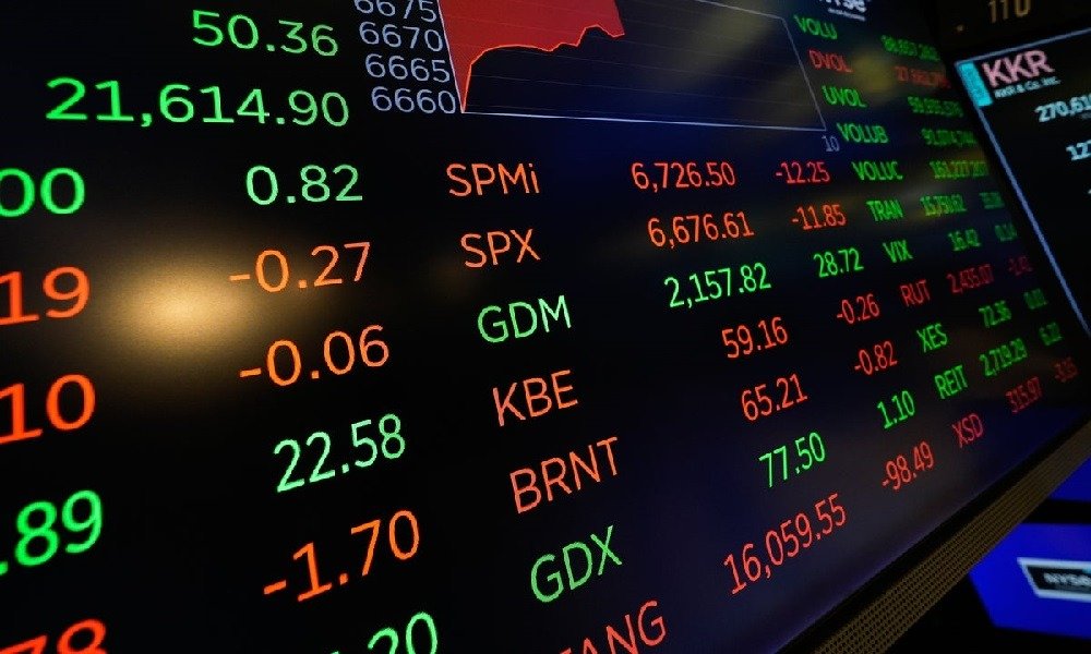 Global Shares Trade Mixed After Tech Gains Push Wall Street to Record Highs