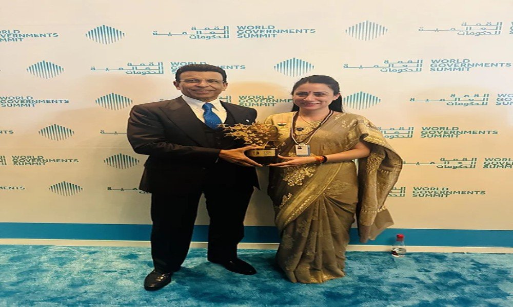 Sheikh Hamdan awards Indian educator
